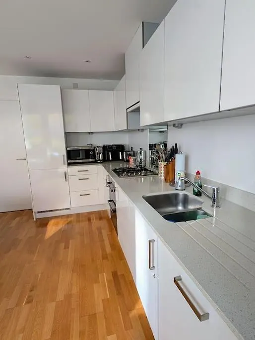 Apartment Modern East London Apt, 3 Bedrooms, 2 Bathrooms