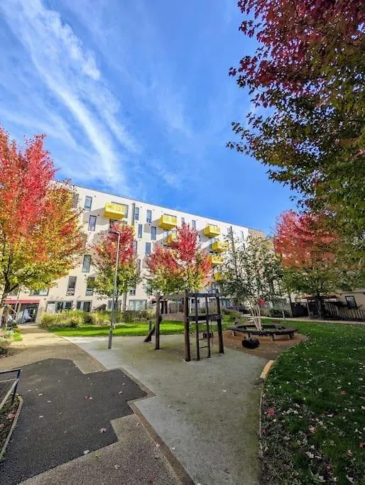 Apartment Modern East London Apt, 3 Bedrooms, 2 Bathrooms