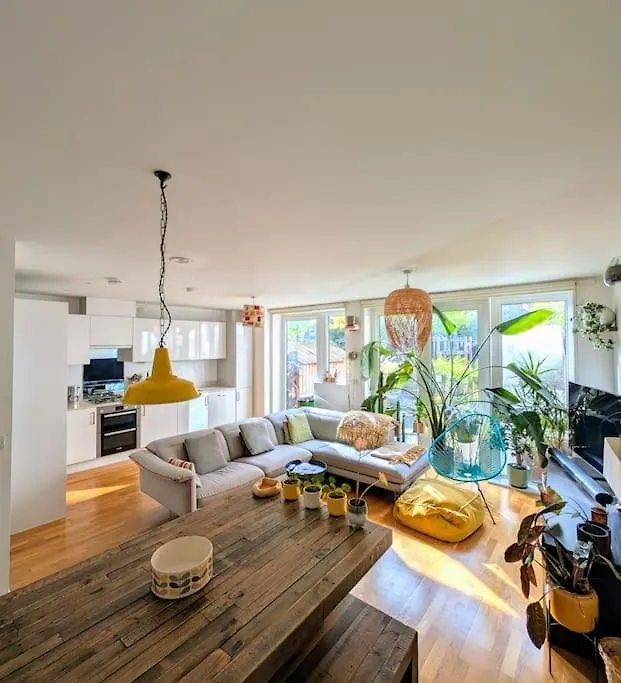 Modern East London Apt, 3 Bedrooms, 2 Bathrooms